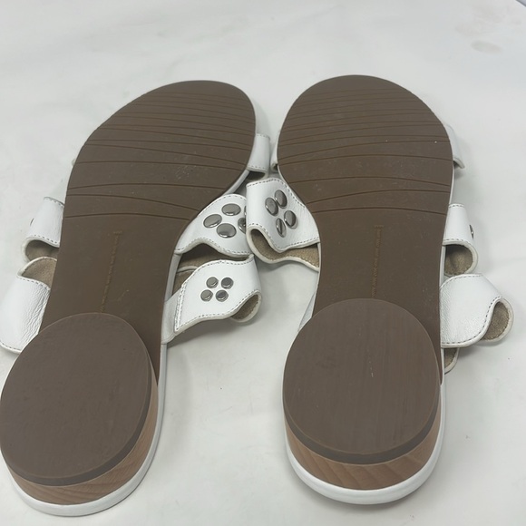 Vaneli White Triple Strap Silver Stud Slip-On Sandals Size 9.5N - Picture 8 of 10